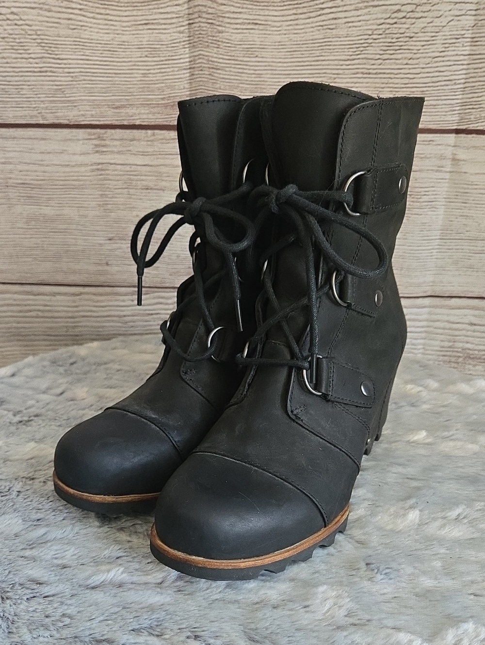 Sorel Wedge Boots, Womens Size 8.5